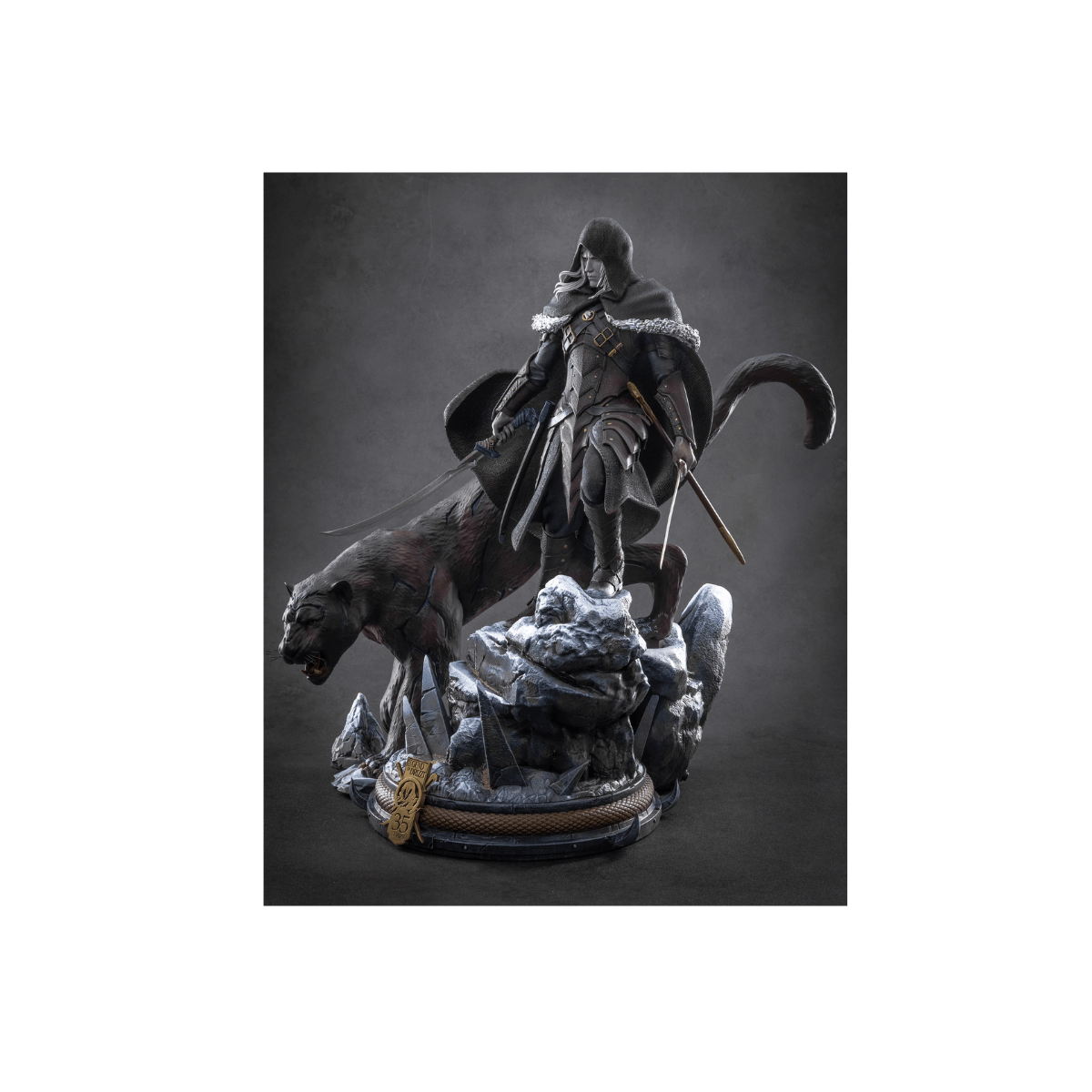 Dungeons & Dragons: Drizzt Do'Urden 1:4 Scale Statue (35th Anniversary edition)